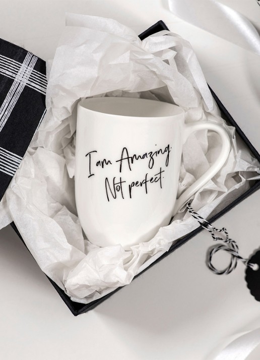 Villeroy & Boch Statement "I'm amazing. Not perfect." kopje 34 cl - voorkant 4 gebroken wit