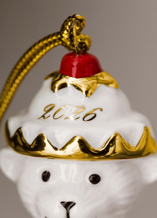 Villeroy & Boch Teddy Notenkraker 2026 kersthanger 11,4 cm - detail 2 rood