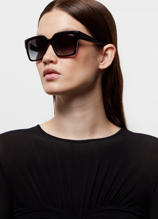Vogue Butterfly zonnebril VO5553S - voorkant 2 zwart