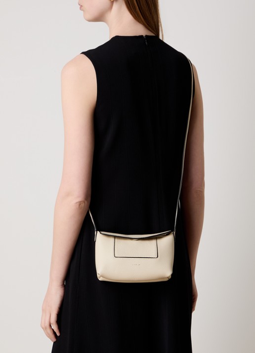 Wandler Penelope Slouch schoudertas van kalfsleer - voorkant 5 creme