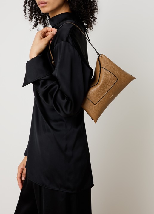 Wandler Penelope Slouch schoudertas van kalfsleer - voorkant 7 camel