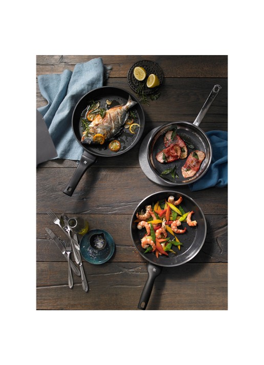 WMF PermaDur Premium koekenpan 24 cm - voorkant 3 zwart