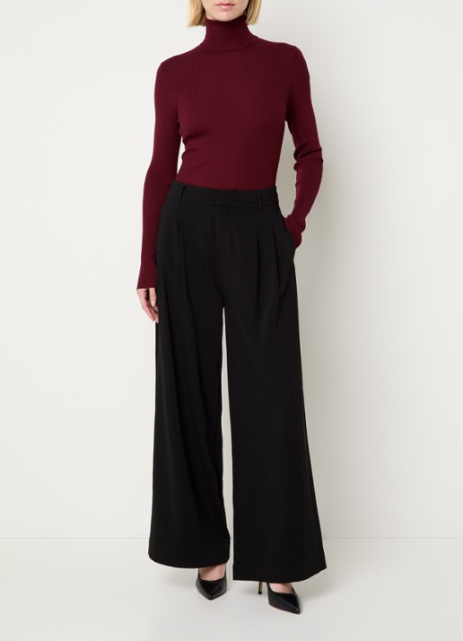 Wolford Merino ribgebreide coltrui van wol - voorkant 2 bordeauxrood