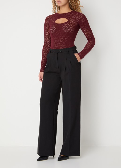 Wolford Mermaid stringbody met opengewerkt dessin  - voorkant 3 bordeauxrood