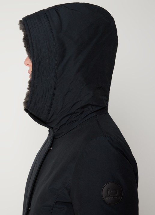 Woolrich Boulder gewatteerde jas met capuchon en steekzakken - detail 2 donkerblauw
