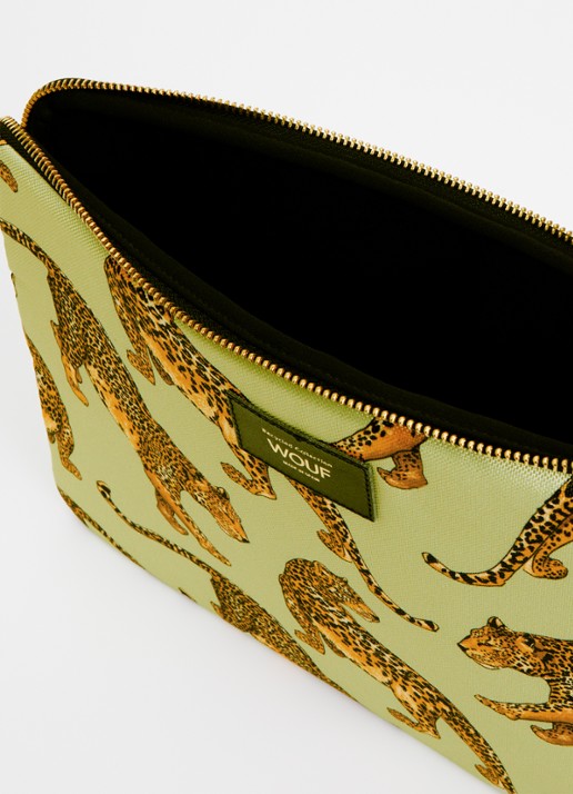 Wouf Avo Leopard laptophoes 13 en 14 inch met print - detail 2 lindegroen