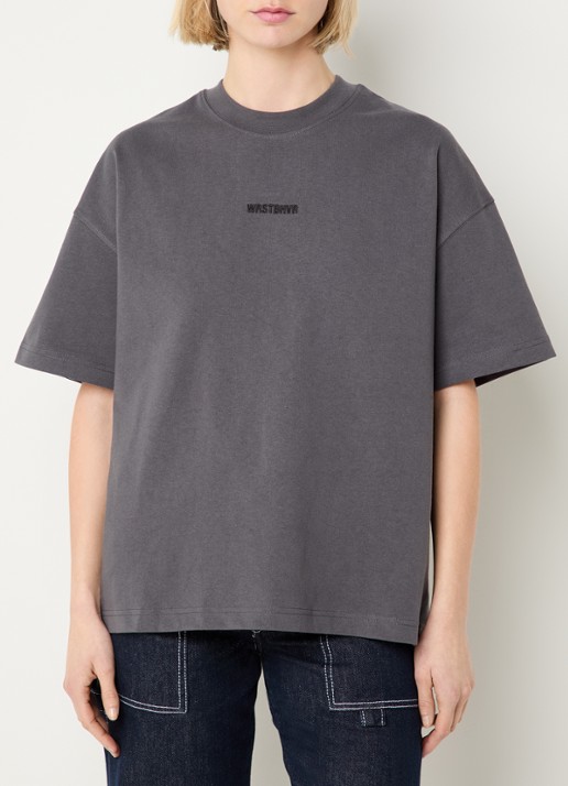 WRSTBHVR Garm T-shirt met logo- en backprint - achterkant middengrijs