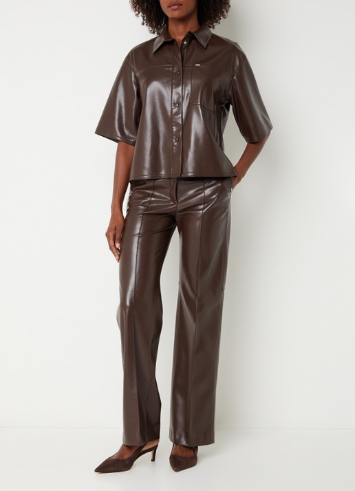 Xandres Pietrovic high waist straight fit broek van imitatieleer met steekzakken - voorkant 2 donkerbruin