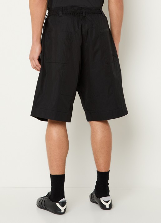 Y-3 Wide fit korte cargobroek met steekzakken - achterkant zwart