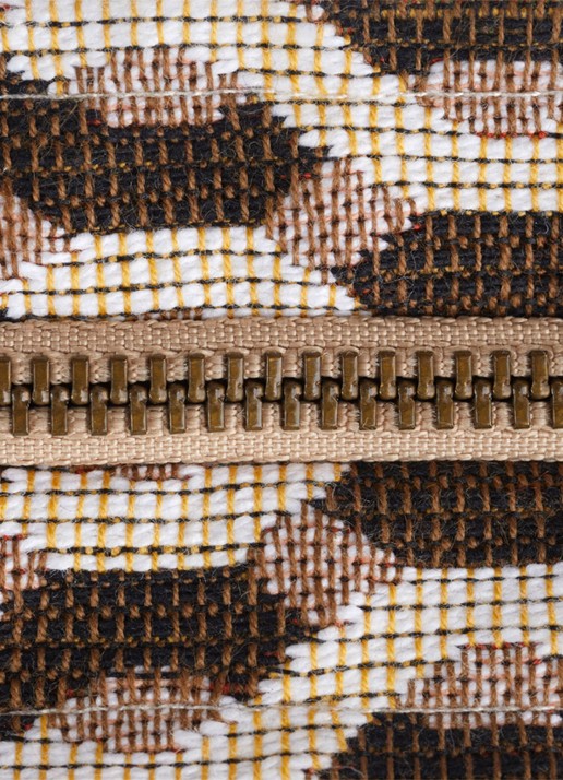 Yves Delorme Aime toilettas met print - detail 3 oranjebruin