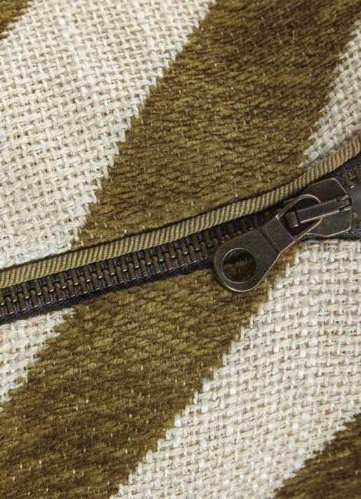 Yves Delorme Calisson sierkussenhoes - voorkant 2 khaki