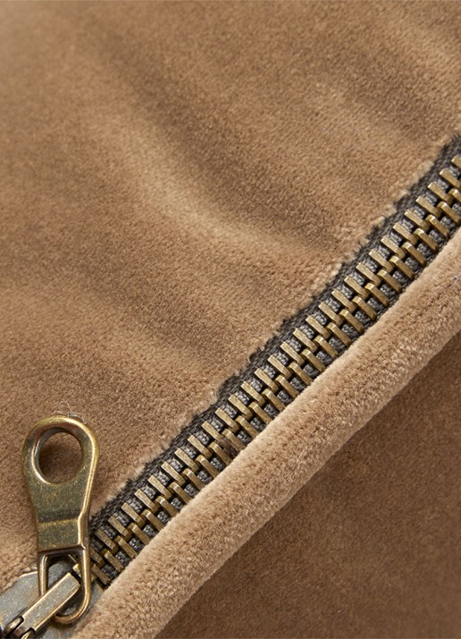 Yves Delorme Divan sierkussenhoes van fluweel - detail 10 hazelnootbruin