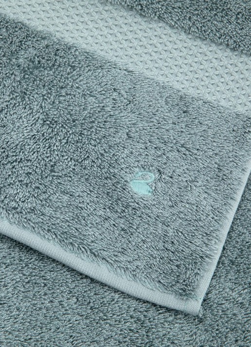 Yves Delorme Etoile badhanddoek - 700g/m2 - 70 x 140 cm - detail turquoise