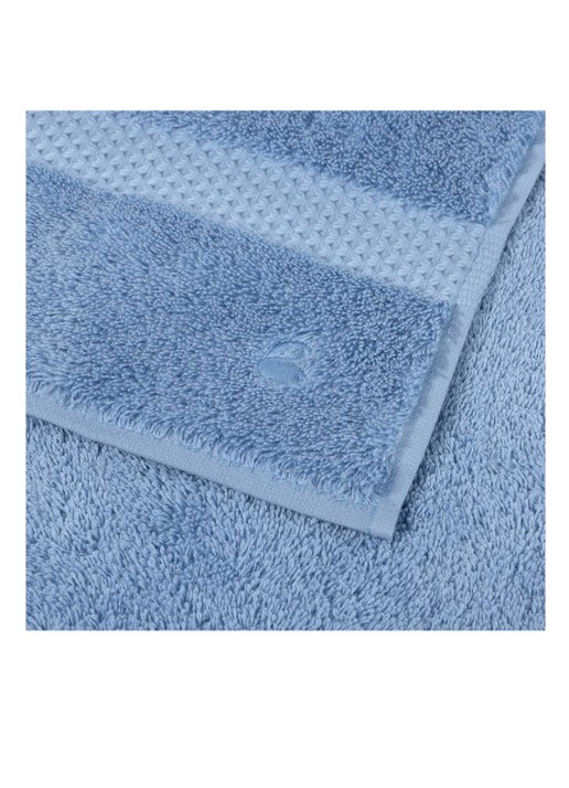 Yves Delorme Etoile badhanddoek - 700g/m2 - 70 x 140 cm - detail 2 lichtblauw