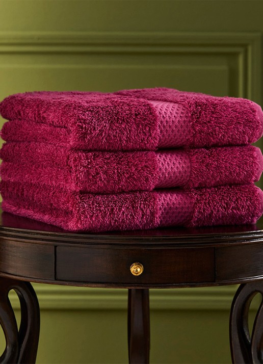 Yves Delorme Etoile badlaken - 700 gr/m2 - 92 x 160 cm - voorkant 2 fuchsia