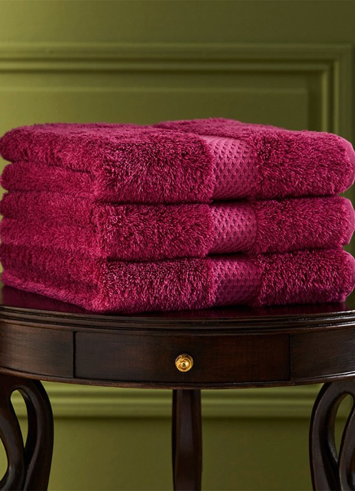 Yves Delorme Etoile badserie 700 gr/m2 - voorkant 3 fuchsia