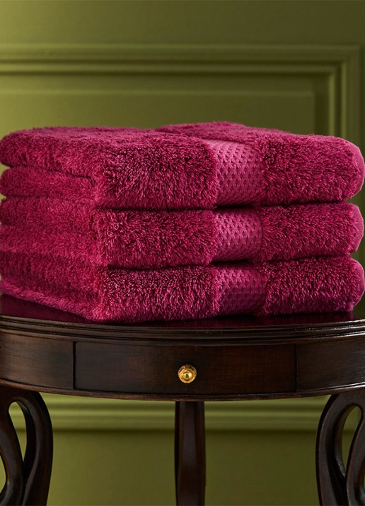 Yves Delorme Etoile gastendoek - 700 gr/m2 - 45 x 70 cm - voorkant 3 fuchsia