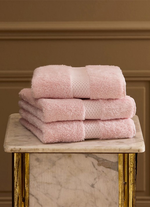 Yves Delorme Etoile gastendoek - 700 gr/m2 - 45 x 70 cm - voorkant 3 lichtroze