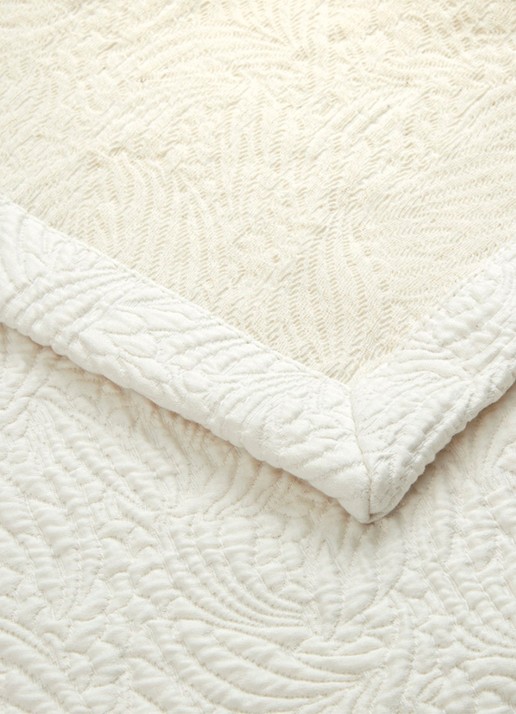 Yves Delorme Santoli bedsprei - voorkant 2 gebroken wit