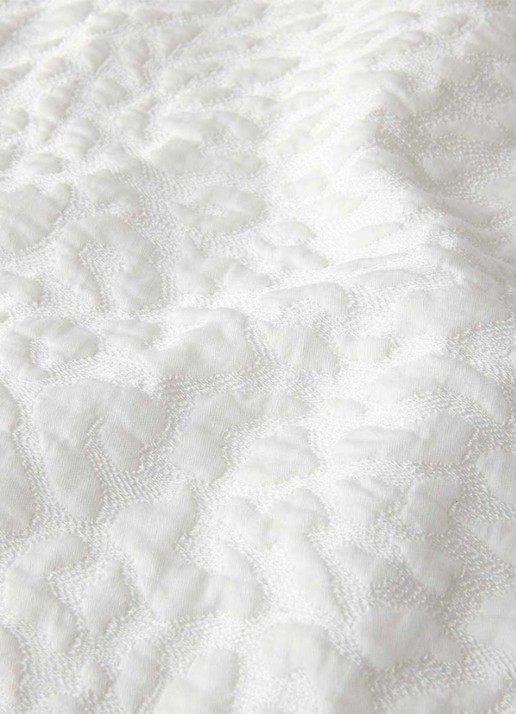 Yves Delorme Souvenir bedsprei in katoenblend - achterkant wit