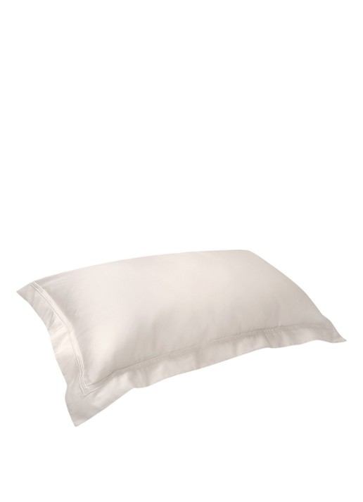 Yves Delorme Triomphe kussensloop van katoensatijn 120TC - voorkant beige