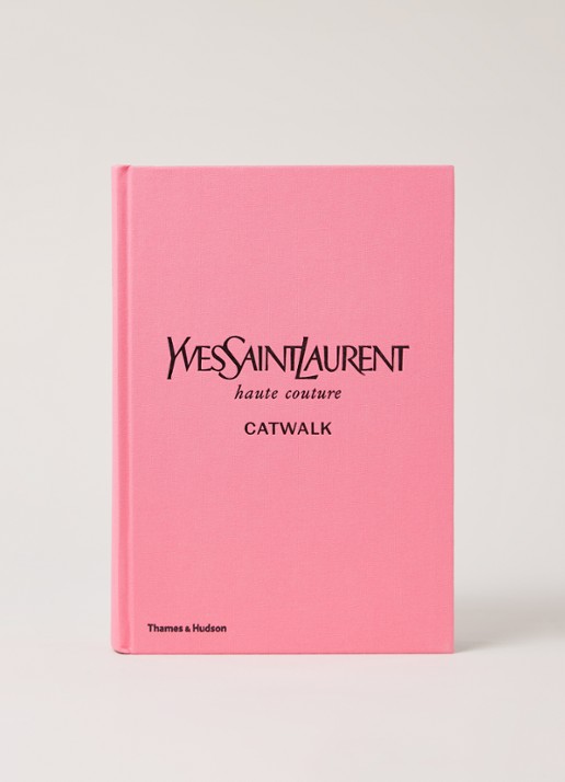 YVES SAINT LAURENT CATWALK - The Complete Haute Couture Collections 1962 - 2002 - voorkant 3 oudroze