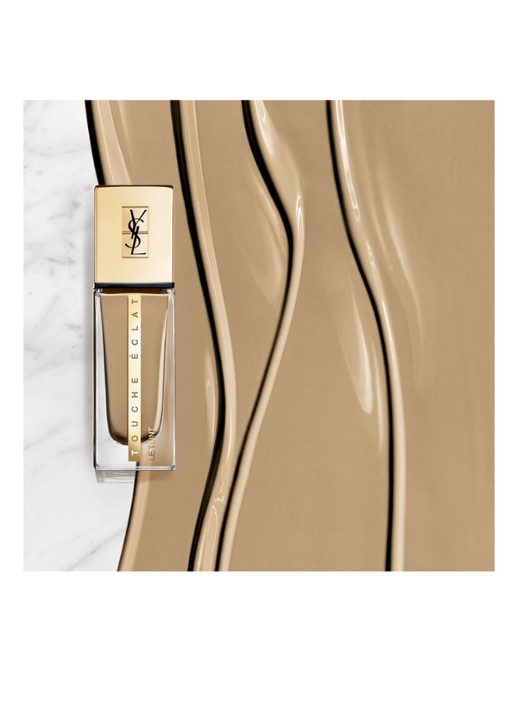 Yves Saint Laurent Touche Éclat Le Teint Foundation - detail 2 bd50