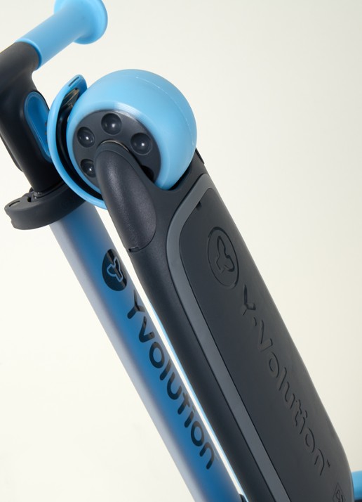 Yvolution Y Glider Nua step - detail blauw
