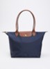 Le Pliage schoudertas L met leren details - Donkerblauw