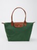 Le Pliage schoudertas M met leren details - Groen