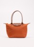 Le Pliage schoudertas M met leren details - Oranjebruin