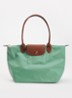 Le Pliage schoudertas M met leren details - Zeegroen