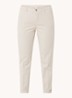Mid waist cropped slim fit chino met steekzakken en stretch - Creme