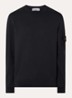 S0410 sweater met opgestikte zak en logoborduring - Zwart