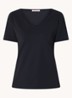 Roller T-shirt van travelstof met V-hals - Zwart
