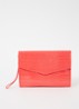 Crocey clutch met crocostructuur - Koraal
